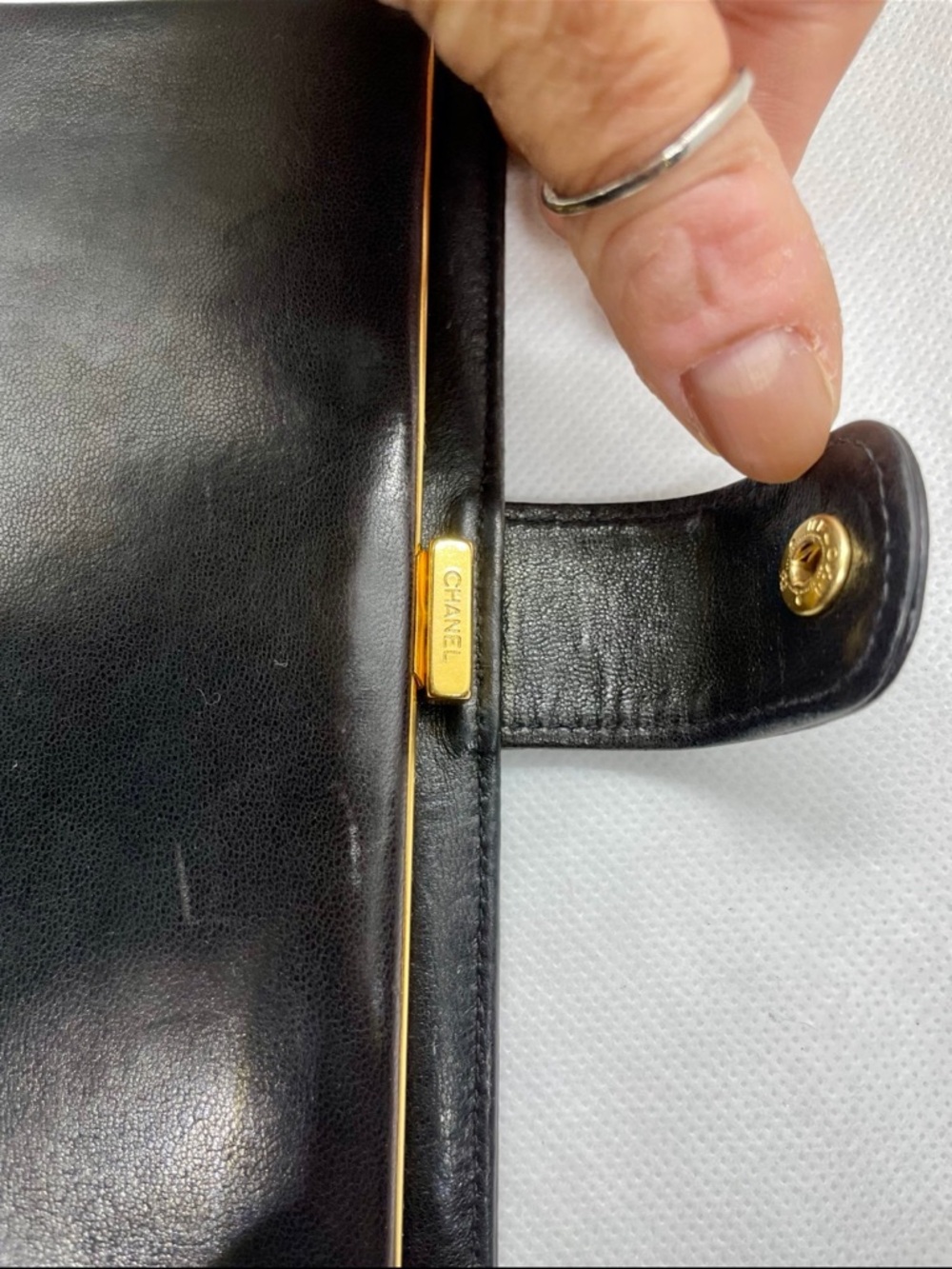 CHANEL Black Quilted Interlocking CC Leather Wallet - Picture 4 of 8